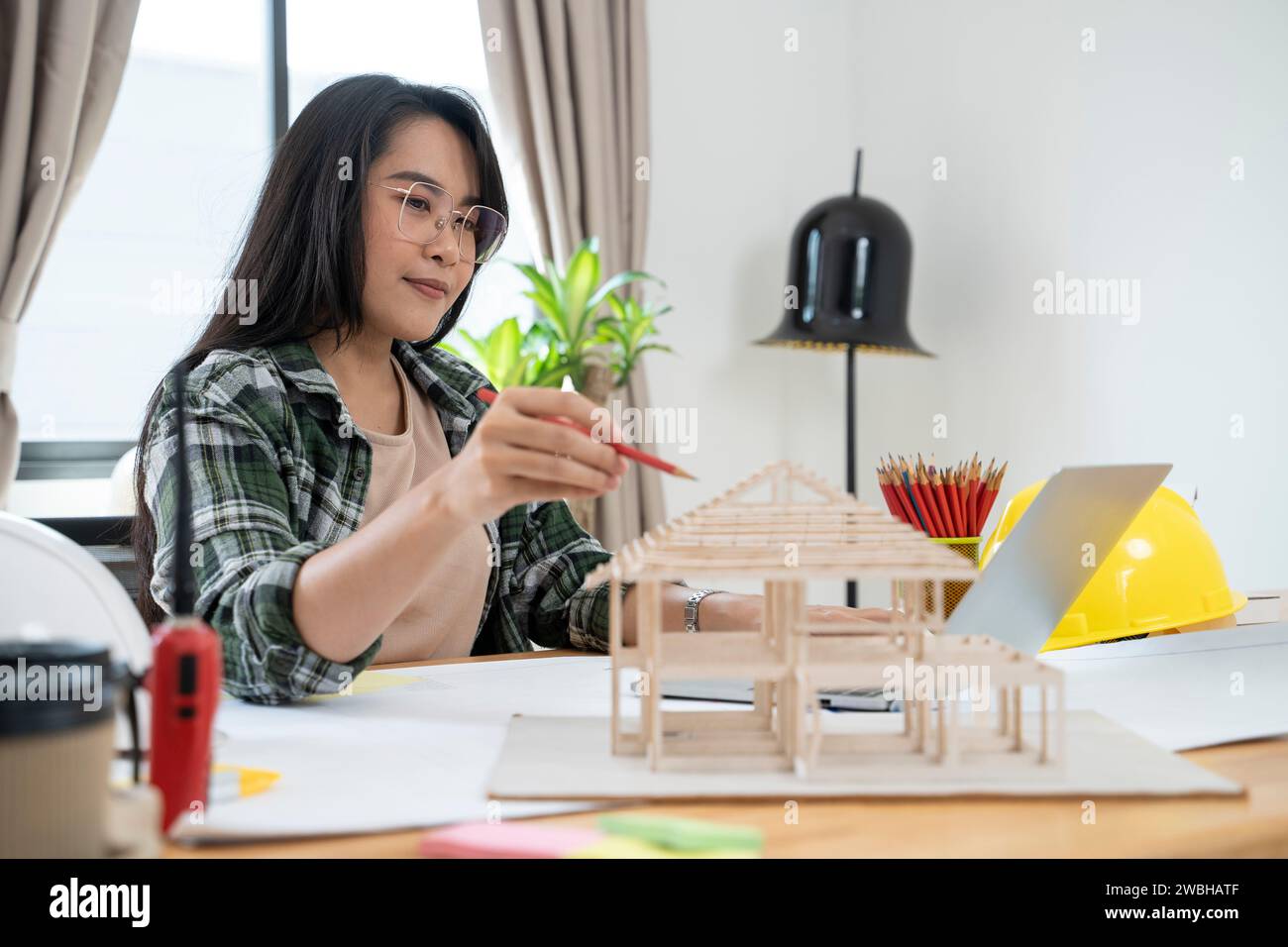 Lo studio dei giovani ingegneri. Foto Stock