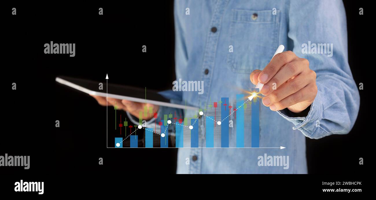 Tassi di interesse e dividendi, sviluppo aziendale con simbolo percentuale e freccia verso l'alto per gli investimenti pensionistici a lungo termine. Foto Stock