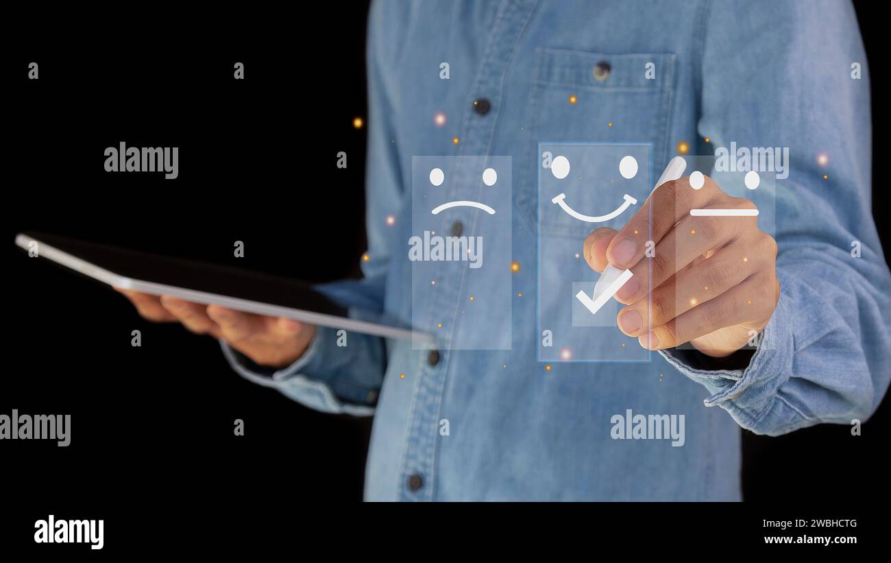 L'esperienza di servizio nell'applicazione online valuterà la qualità del servizio. Foto Stock