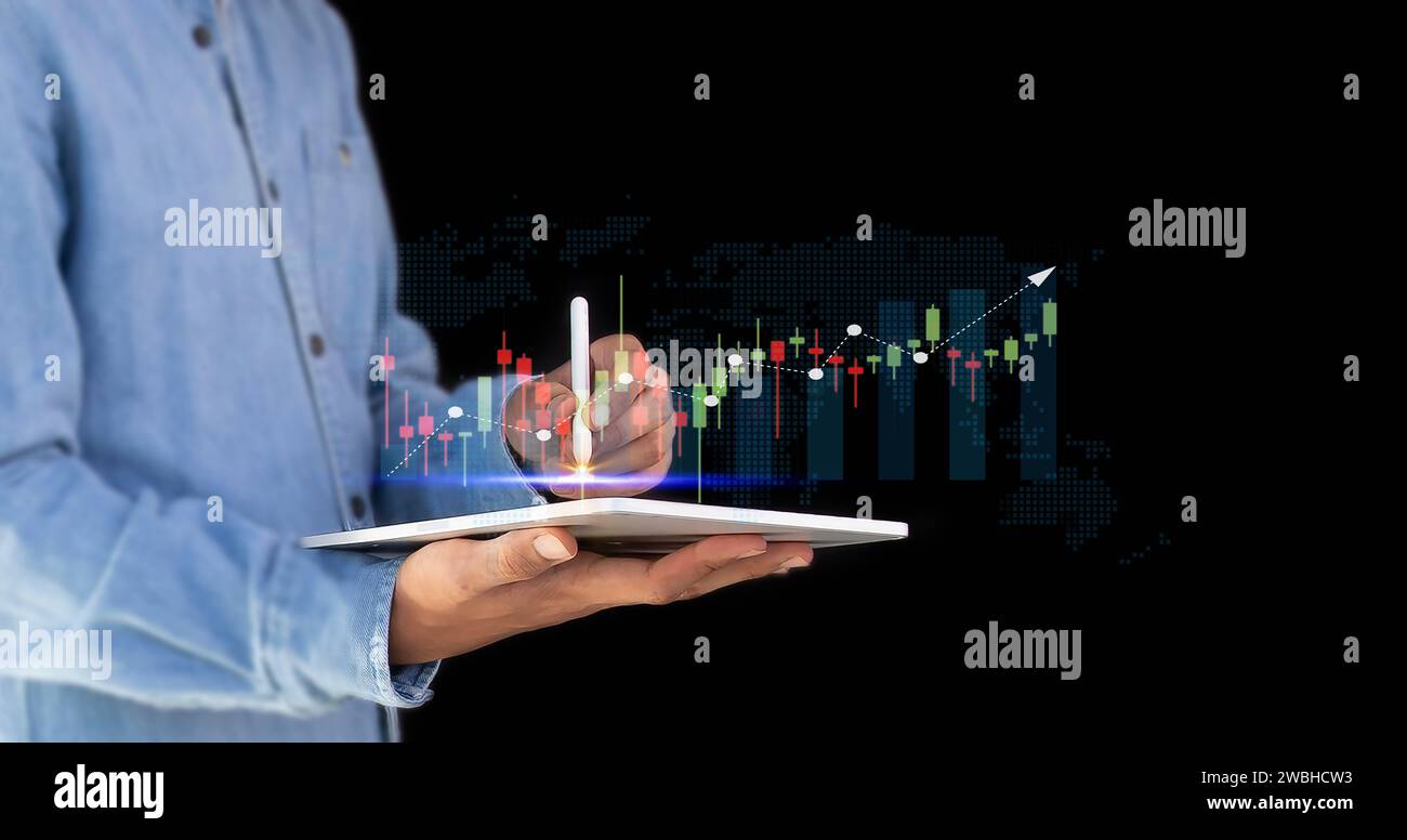 Tassi di interesse e dividendi, sviluppo aziendale con simbolo percentuale e freccia verso l'alto per gli investimenti pensionistici a lungo termine. Foto Stock