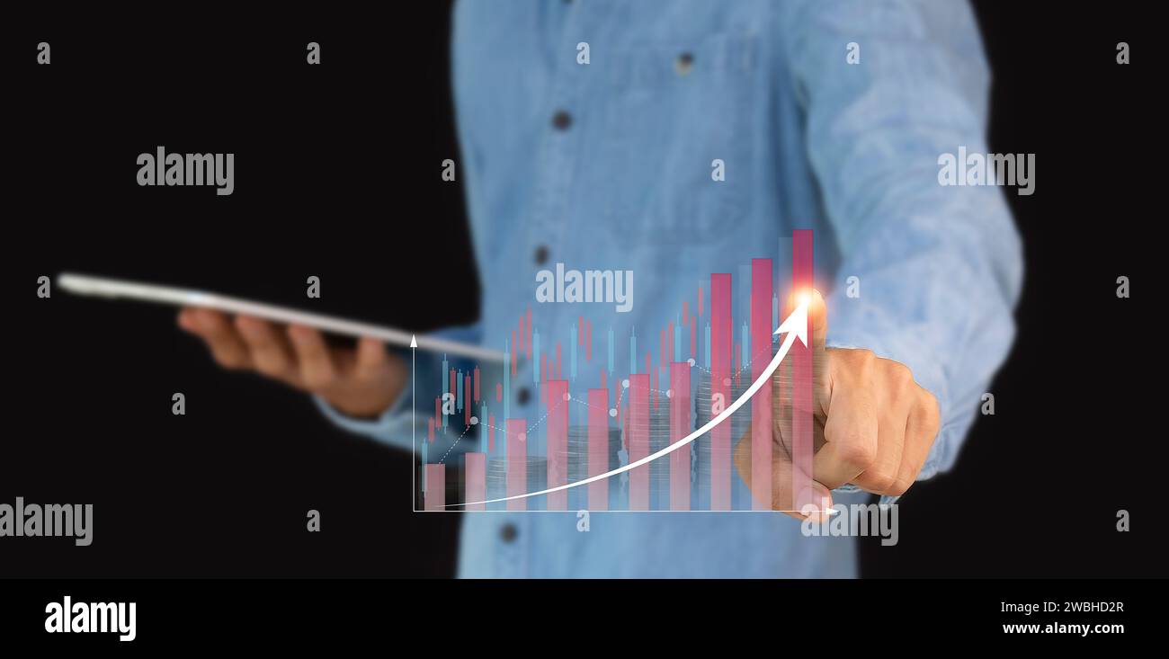 Tassi di interesse e dividendi, sviluppo aziendale con simbolo percentuale e freccia verso l'alto per gli investimenti pensionistici a lungo termine. Foto Stock