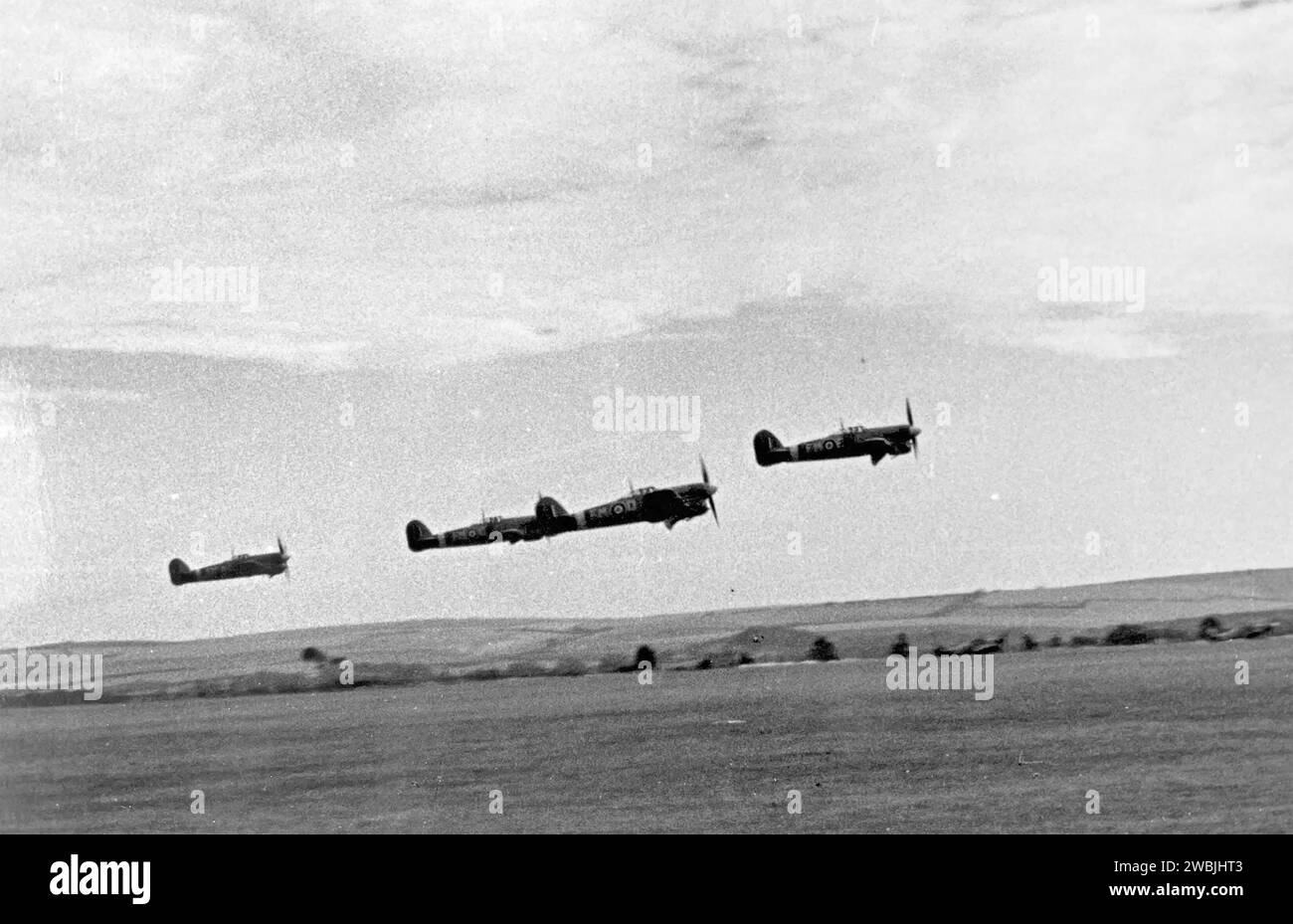 257 9BURMA0 SQUADRON RAF. La prima sezione di un volo di otto tifoni IB decollò dalla loro base a Warmwell, nel Dorset, durante l'estate del 1943 per attaccare le e-boat tedesche sulla costa francese. Foto: Eric Spencer Foto Stock