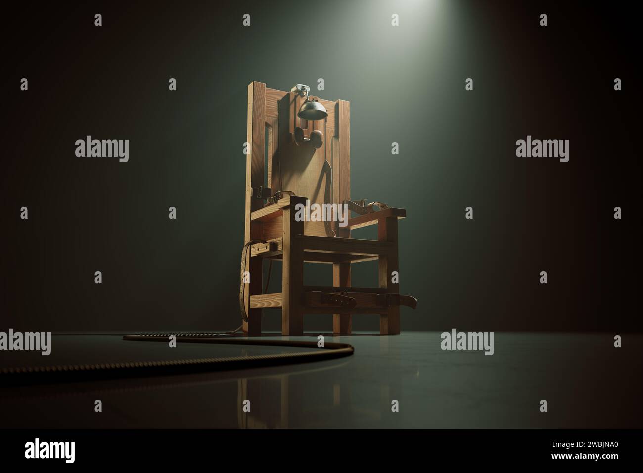 Una sedia elettrica in legno d'epoca agghiacciante, illuminata tra le ombre, evoca storie storiche di giustizia e punizione all'interno di un bancomat preesistente Foto Stock