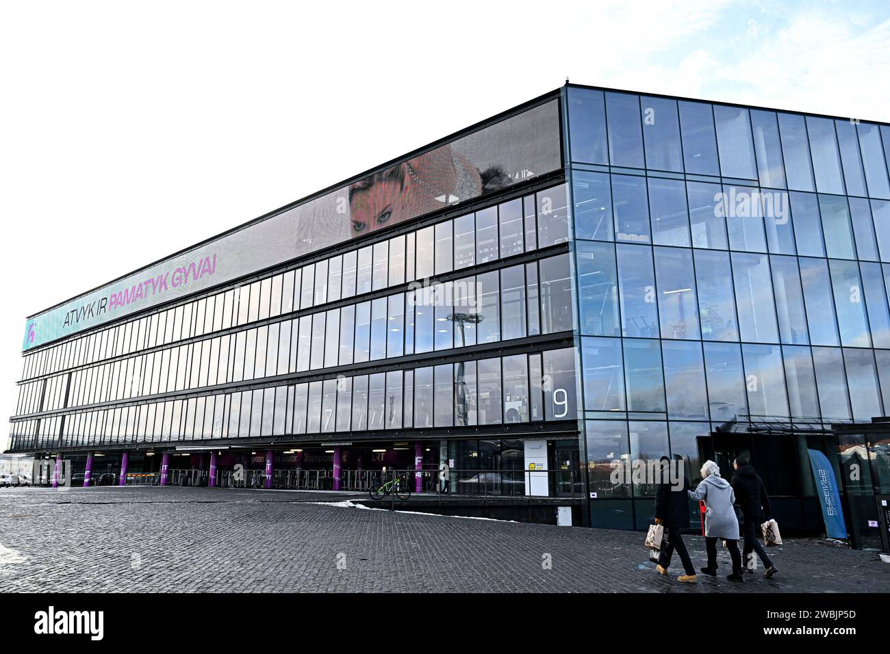 Vista esterna dell'Algiris Arena, al Campionato europeo di pattinaggio di figura ISU 2024, l'11 gennaio 2024 a Kaunas, Lituania. Crediti: Raniero Corbelletti/AFLO/Alamy Live News Foto Stock Vista esterna dell'Algiris Arena, al Campionato europeo di pattinaggio di figura ISU 2024, l'11 gennaio 2024 a Kaunas, Lituania. Crediti: Raniero Corbelletti/AFLO/Alamy Live News Foto Stock