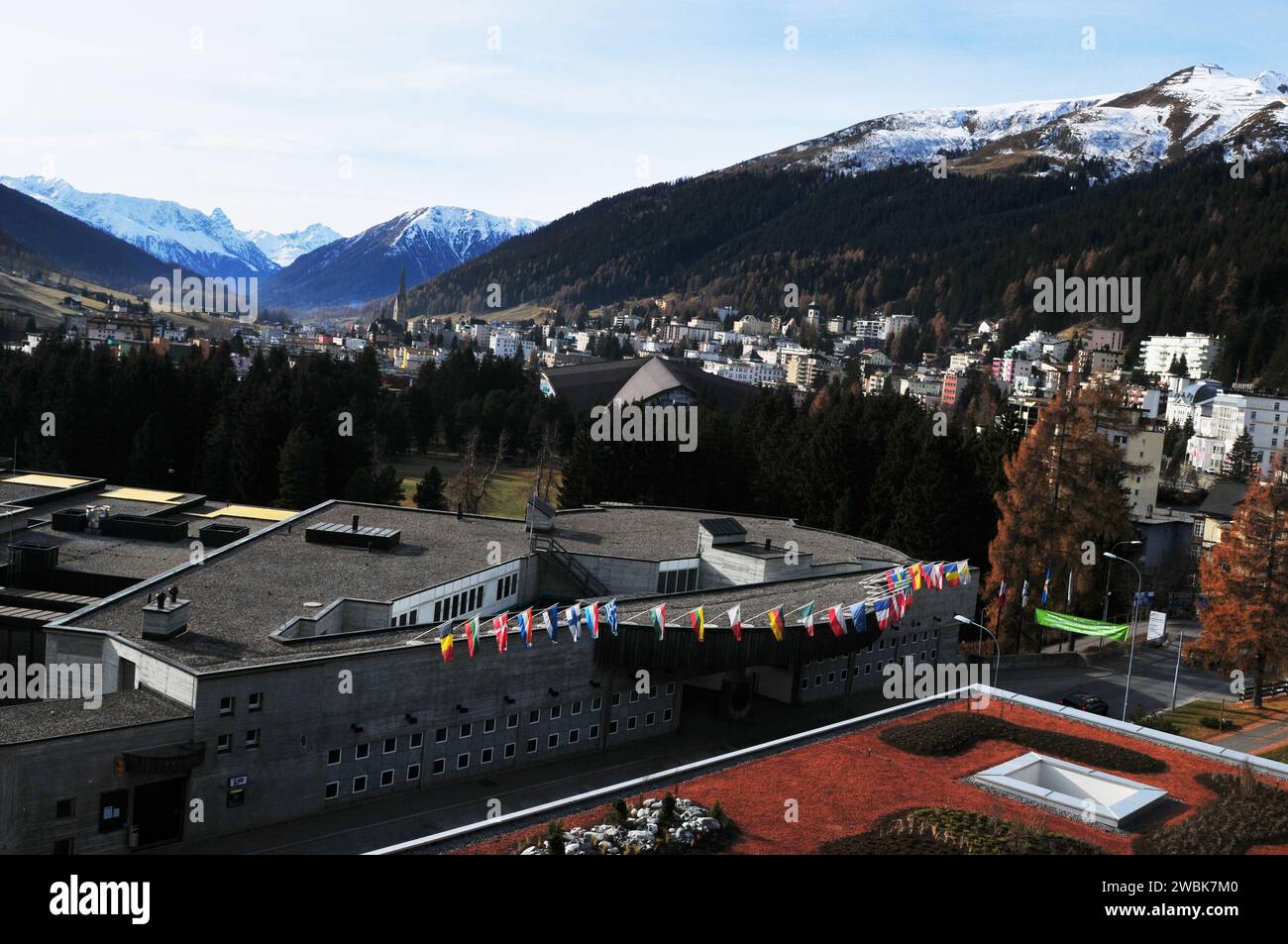 Il Centro Congressi World Economic Forum (WEF) di Davos, la città più alta d'Europa delle Alpi svizzere Foto Stock