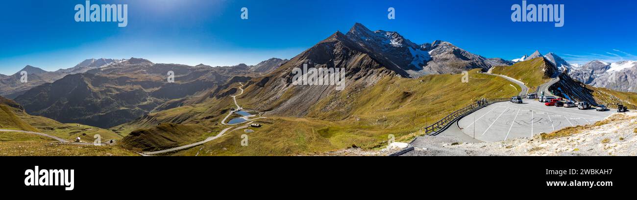 Vista panoramica dalla terrazza del ristorante Fuschertörl alla strada serpentina con il lago di Fuscherlake e le montagne, da sinistra Ritterkopf, Grieswies Schwa Foto Stock