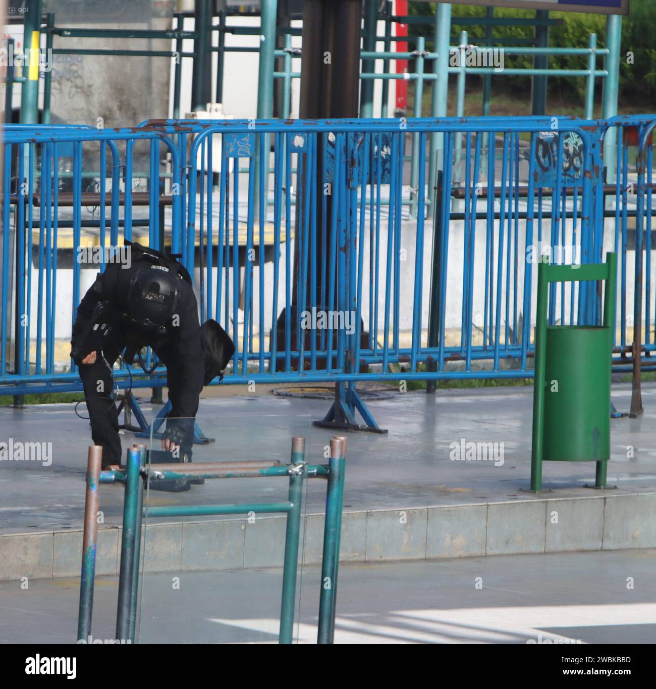 FALSA-ALARMA-BOMBA-PLAYON-MARIN Quito, jueves 11 de enero del 2023 Operativo de bomba en el PlayOn de la Marin, por parte de la policia que descarto como falsa alarma. Fotos: Rolando Enriquez/API Quito Pichincha Ecuador CLJ-FALSA-ALARMA-BOMBA-PLAYON-MARIN-4b85975a6f6989a8327cd2bf46c1cdf2 *** FALSO ALLARME BOMBA PLAYON MARIN Quito, giovedì 11 gennaio 2023 operazione bomba nel PLAYON de la MARIN, dalla polizia che l'ha liquidata come un falso allarme foto Rolando Enriquez API Quito Pichincha Ecuador CLJ FALSO ALLARME BOMBA PLAYON MARIN 4b85975a6f6989a8327cd2bf46c1cdf2 Copyright: xROLANDOxENRIQUEZx Foto Stock