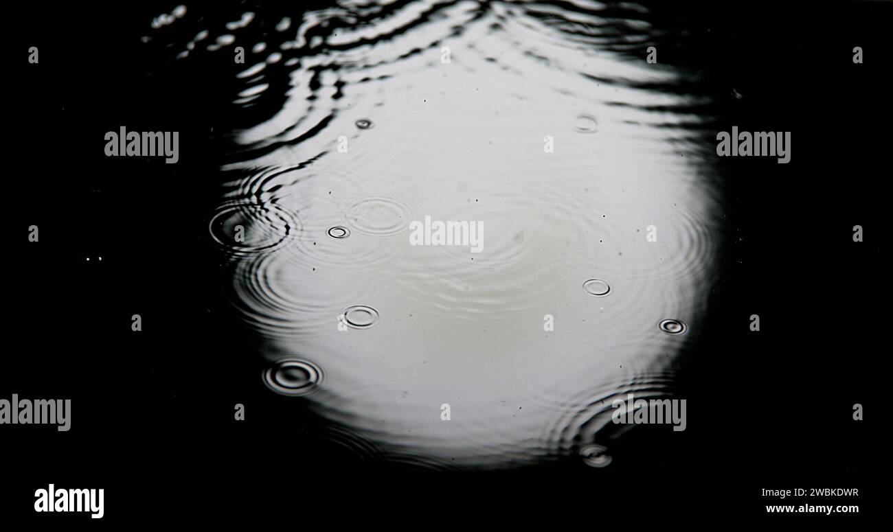 Luna piena riflessa nell'acqua, Normandia Foto Stock