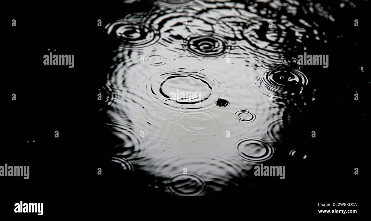 Luna piena riflessa nell'acqua, Normandia Foto Stock