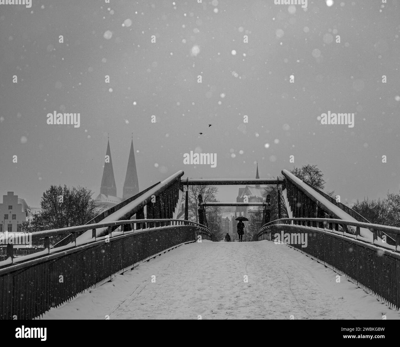 Germania, Schleswig-Holstein, Lübeck, ponte pedonale invernale Foto Stock