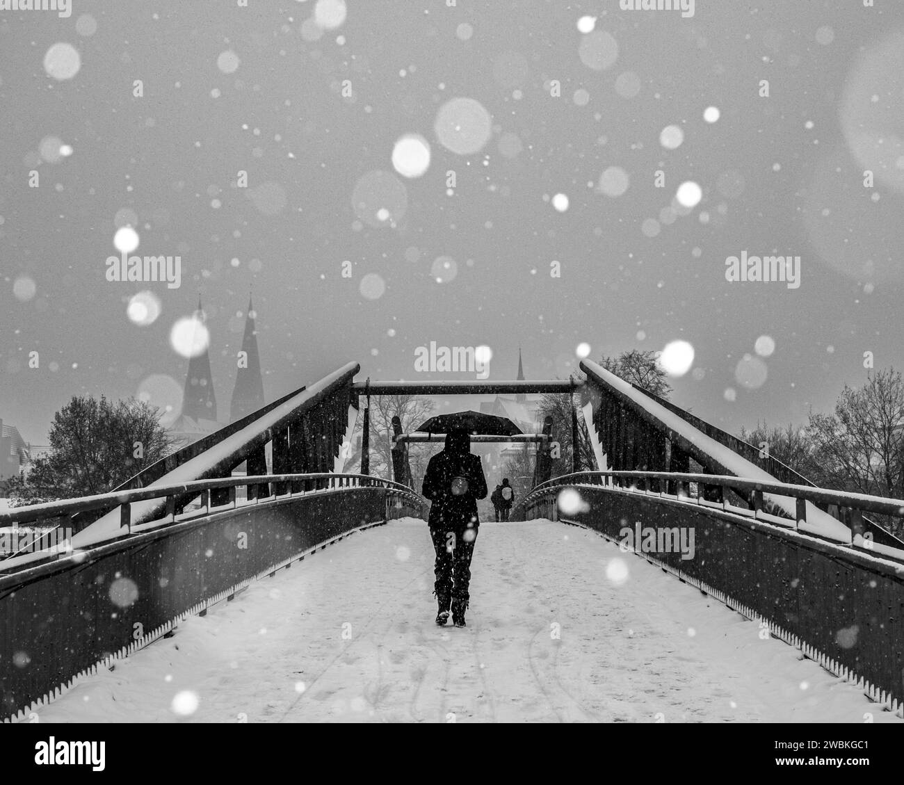 Germania, Schleswig-Holstein, Lübeck, nevicate e ponti Foto Stock