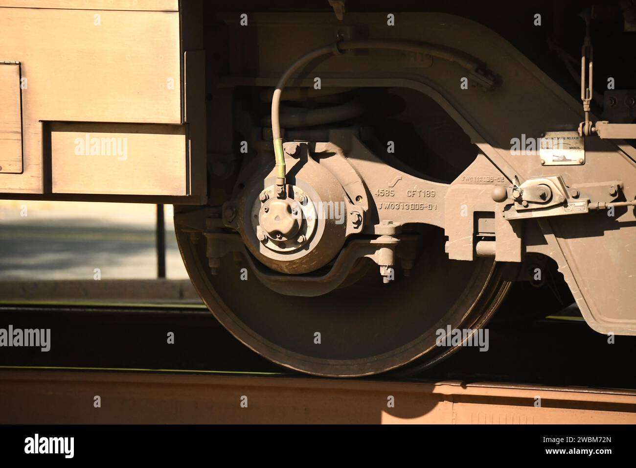 Il treno della Amtrak Capitol Limited si dirige da DC a Chicago, passando attraverso la stazione ferroviaria di Washington Grove a Gaithersburg, Maryland. Foto Stock