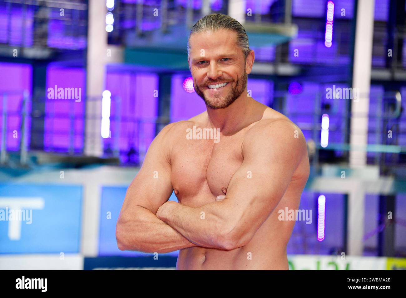 Paul Janke beim Photocall zur Fernsehshow RTL Turmspringen aus der Schwimm- und Sprunghalle im Europasportpark Berlin. Berlino, 11.01.2024 *** Paul Janke alla photocall per lo show televisivo RTL Turmspringen dalla sala nuoto e immersioni nell'Europasportpark Berlin Berlin, 11 01 2024 foto:Xn.xKubelkax/xFuturexImagex turmspringen_4178 Foto Stock