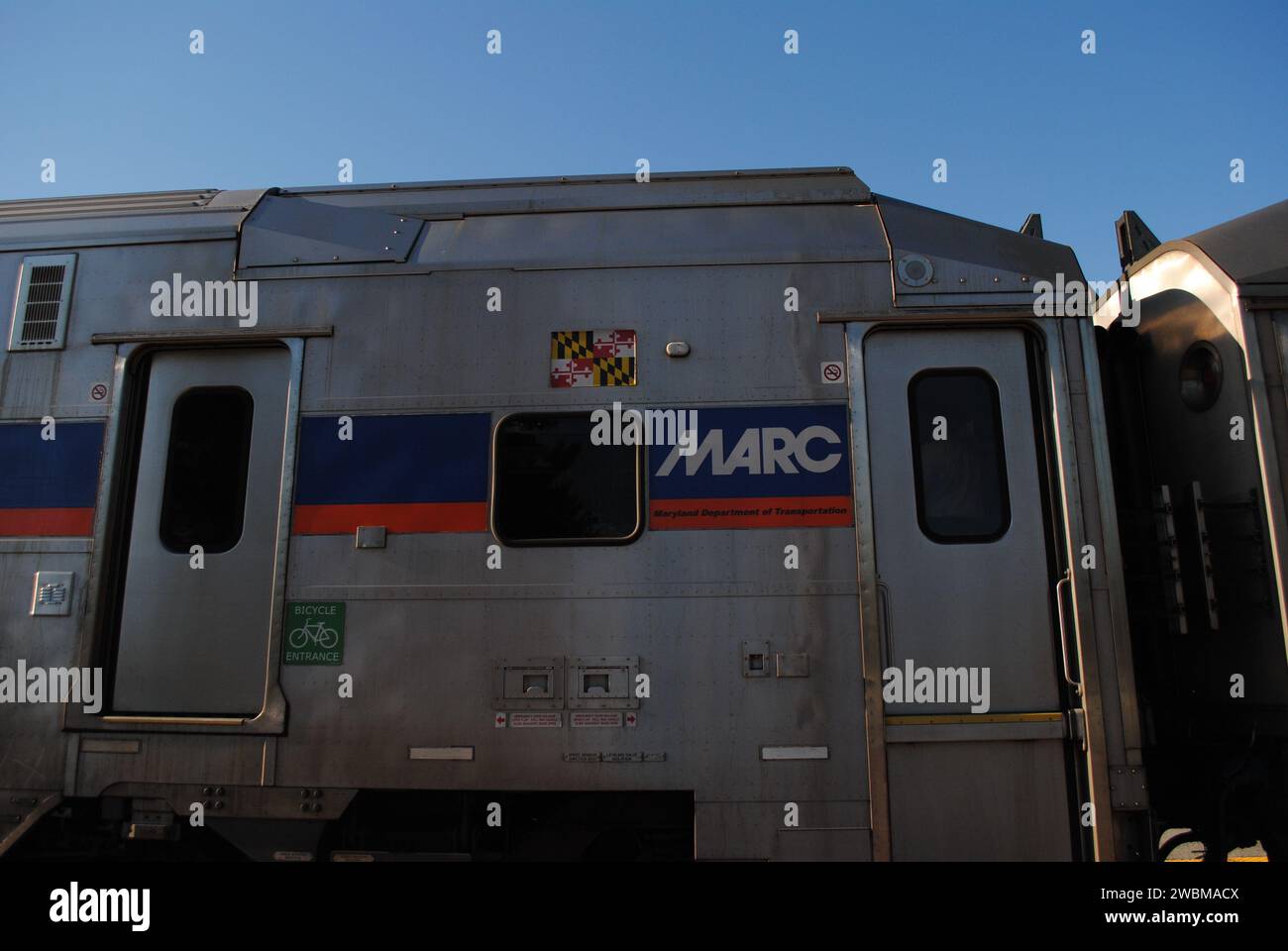 Una foto di un treno MARC alla stazione ferroviaria di Gaithersburg, Maryland. Foto Stock