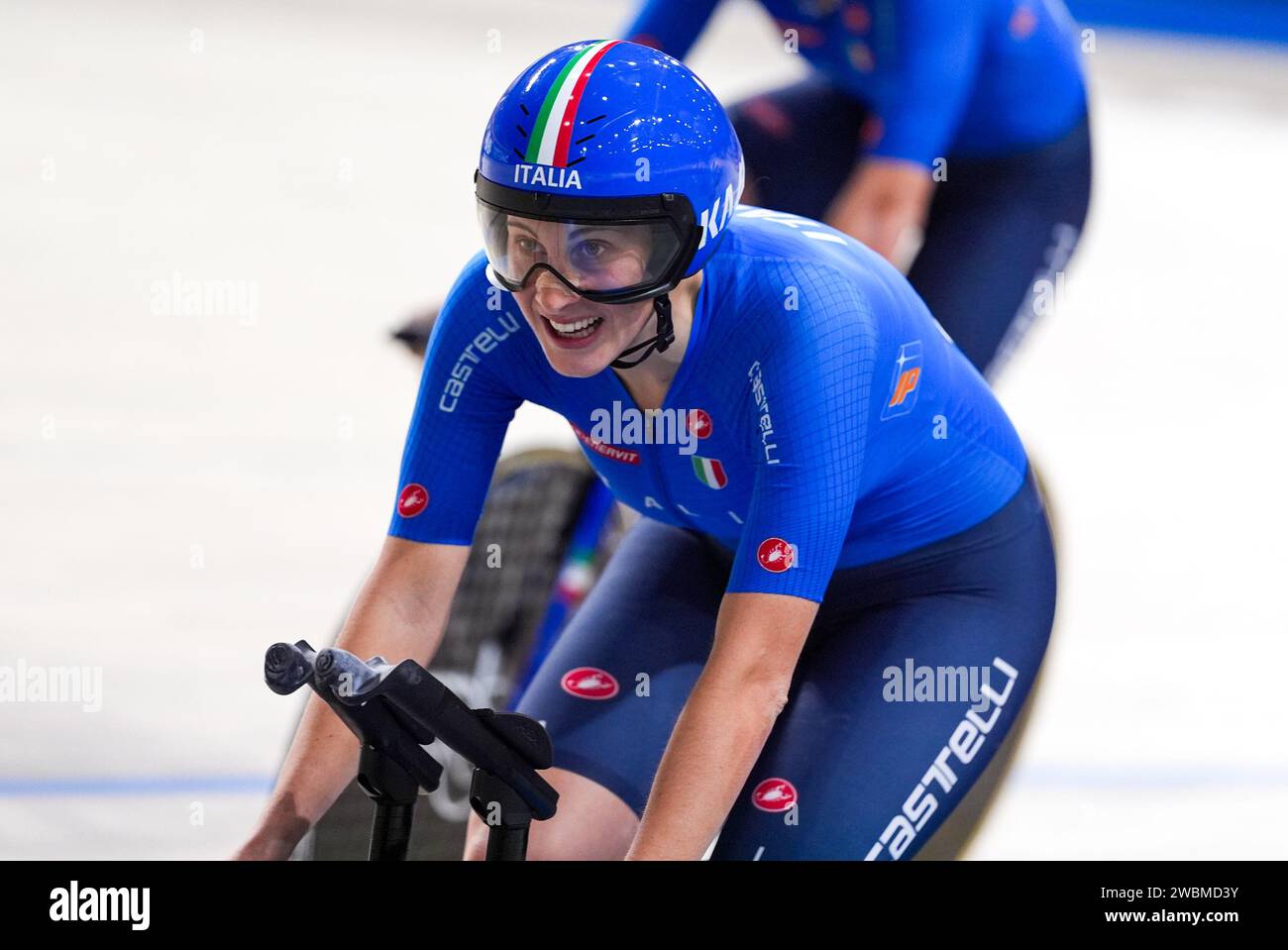 Apeldoorn, Paesi Bassi. 11 gennaio 2024. APELDOORN, PAESI BASSI - 11 GENNAIO: Vittoria Guazzini d'Italia gareggia nel Women's Team Pursuit durante il giorno 2 dei Campionati europei UEC Track Elite 2024 a Omnisport l'11 gennaio 2024 ad Apeldoorn, Paesi Bassi. (Foto di Joris Verwijst/Agenzia BSR) credito: Agenzia BSR/Alamy Live News Foto Stock