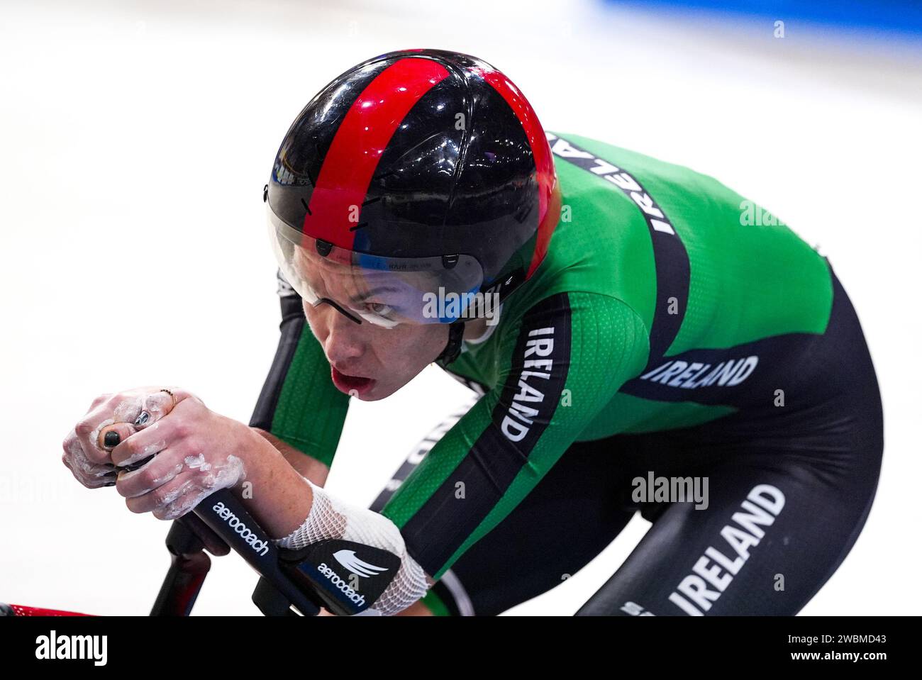 Apeldoorn, Paesi Bassi. 11 gennaio 2024. APELDOORN, PAESI BASSI - 11 GENNAIO: Kelly Murphy d'Irlanda gareggia nel Women's Team Pursuit durante il giorno 2 dei Campionati europei UEC Track Elite 2024 a Omnisport l'11 gennaio 2024 ad Apeldoorn, Paesi Bassi. (Foto di Joris Verwijst/Agenzia BSR) credito: Agenzia BSR/Alamy Live News Foto Stock