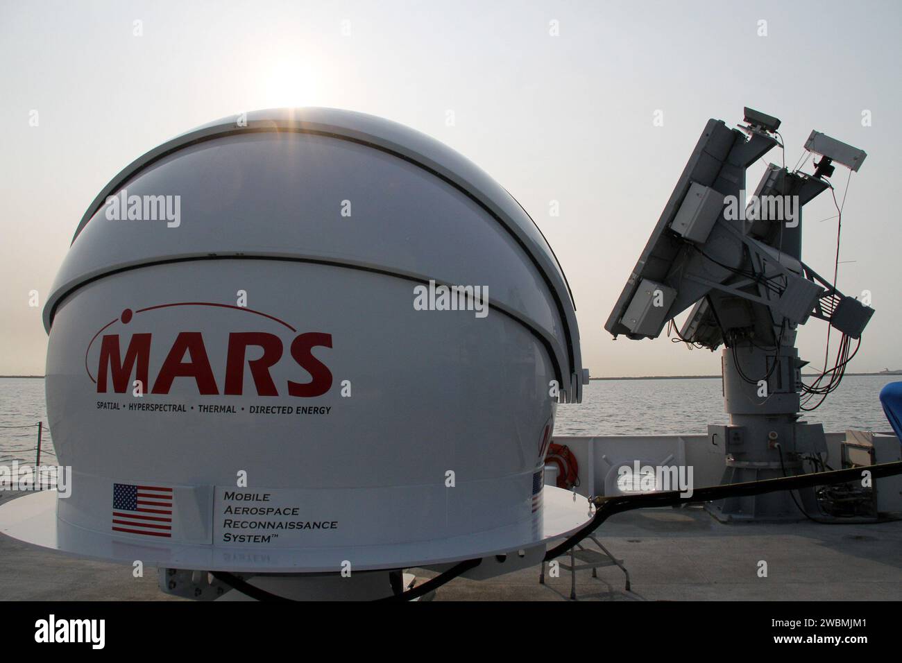 Freedom Star della NASA torna a Port Canaveral dopo un'intera giornata di test sul Mobile Aerospace Reconnaissance System (MARS) nell'Oceano Atlantico. MARS è stato testato per la termografia, il tracciamento radar e la comunicazione in preparazione dei voli di prova SpaceX Falcon 9 e Dragon capsule verso la ISS. Foto Stock