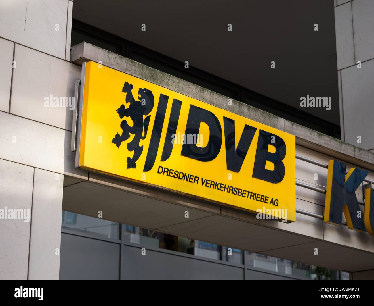 Logo DVB della Dresdner Verkehrsbetriebe AG, che è il servizio di trasporto pubblico della città in Sassonia e un grande datore di lavoro. Foto Stock