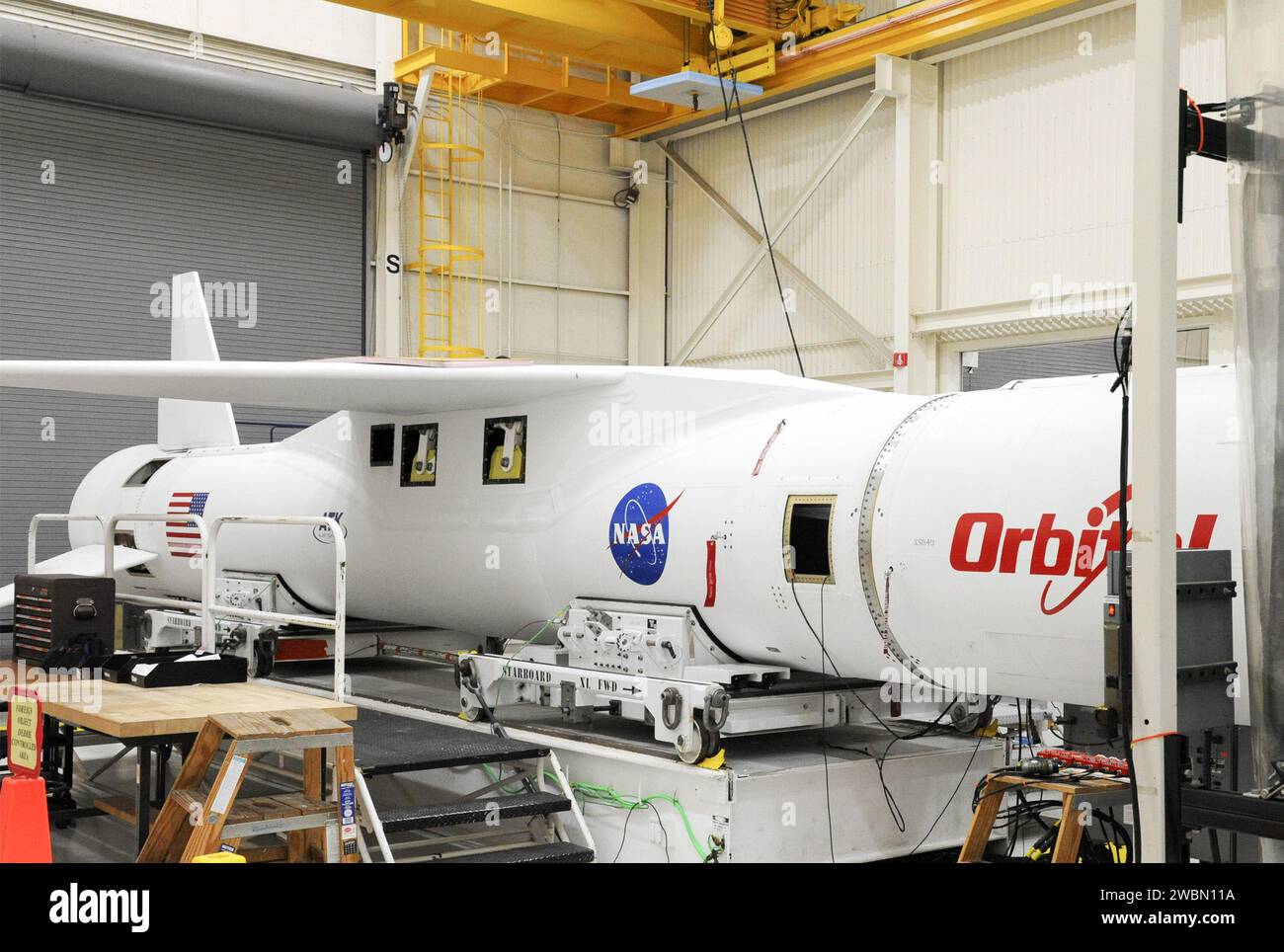 La navicella spaziale IRIS della NASA è in fase di elaborazione presso Vandenberg AFB su un razzo Pegasus XL; IRIS studierà l'atmosfera del sole per migliorare le previsioni meteorologiche nello spazio. Foto Stock