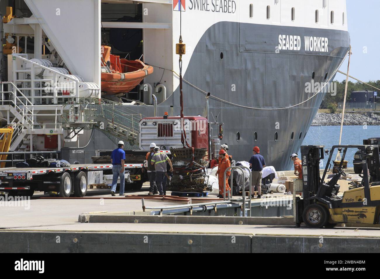 Due motori F-1 dei razzi Saturn V utilizzati nelle missioni Apollo sono stati recuperati dall'Oceano Atlantico dal team di Jeff Bezos e saranno restaurati per essere esposti al pubblico. Foto Stock
