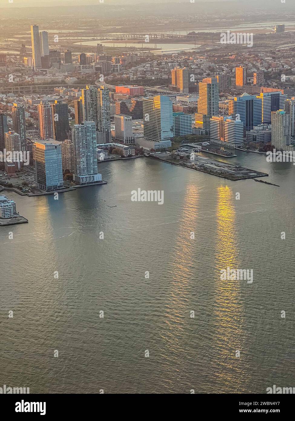 Vista panoramica aerea di Jersey City e del fiume Hudson di New York dall'Osservatorio One World Foto Stock