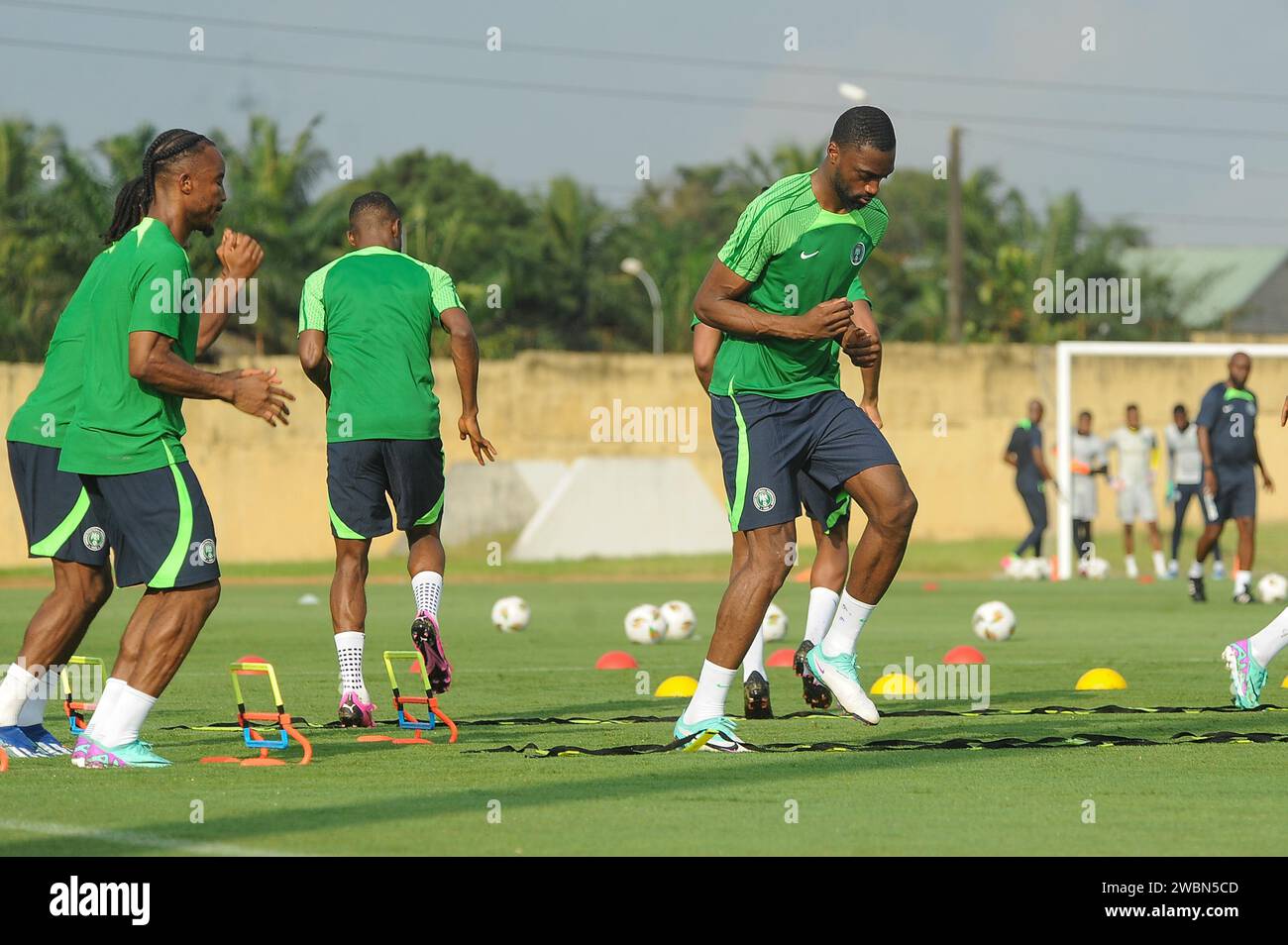 ABIDJAN, COTE D'IVORE - 11 GENNAIO; Oluwasemilogo Ajayi della Nigeria durante l'allenamento in preparazione della partita contro la Coppa d'Africa Foto Stock