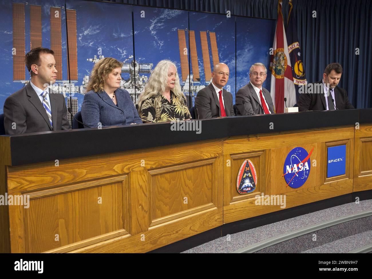La capsula SpaceX Dragon lancerà sulla cima di un razzo Falcon 9 il 1° marzo per rifornire la stazione spaziale Internazionale. La missione è il secondo di 12 voli sotto contratto della NASA e include più carichi scientifici. Foto Stock