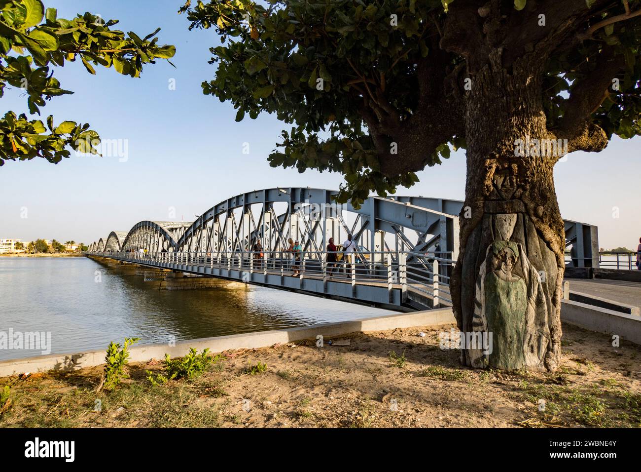 Africa occidentale, Senegal, Saint Louis. Ponte di Faidherbe o Pont Faidherbe sull'estuario del fiume Senegal dalla terraferma all'isola. Foto Stock
