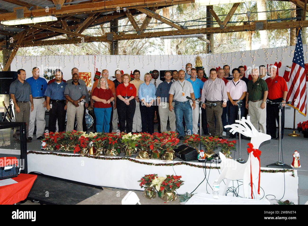 I dipendenti del Kennedy Space Center sono stati riconosciuti per il loro lavoro nella campagna federale combinata del 2004, che ha raccolto $ 389.000 per la United Way of Brevard durante la celebrazione delle festività. Foto Stock