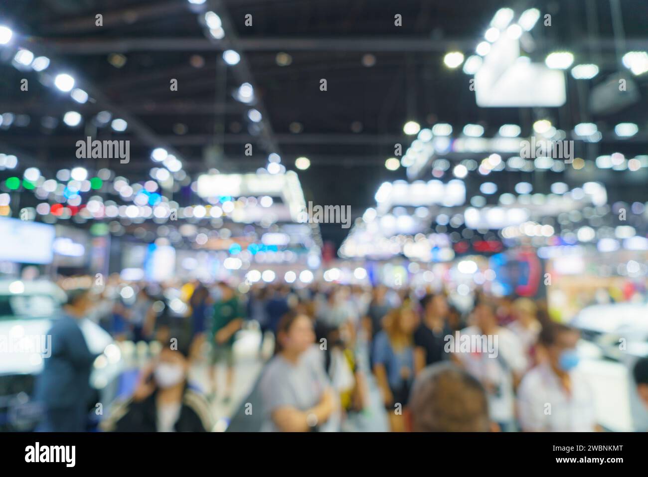 Sfocatura dello sfondo sfocato di pubblico exhibition hall. Fiere commerciali, fiera del lavoro o del mercato azionario. Organizzazione o azienda evento, scambi commerciali Foto Stock