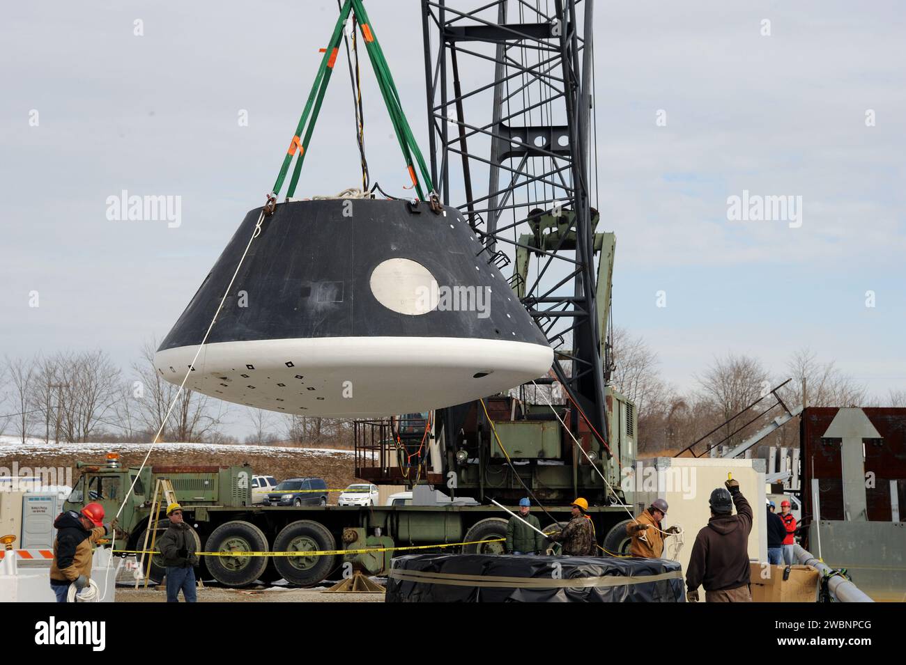 Il modello di atterraggio in acqua del modulo equipaggio è testato presso l'Aberdeen test Center, Maryland, per le prestazioni in salita e in acqua. Foto Stock
