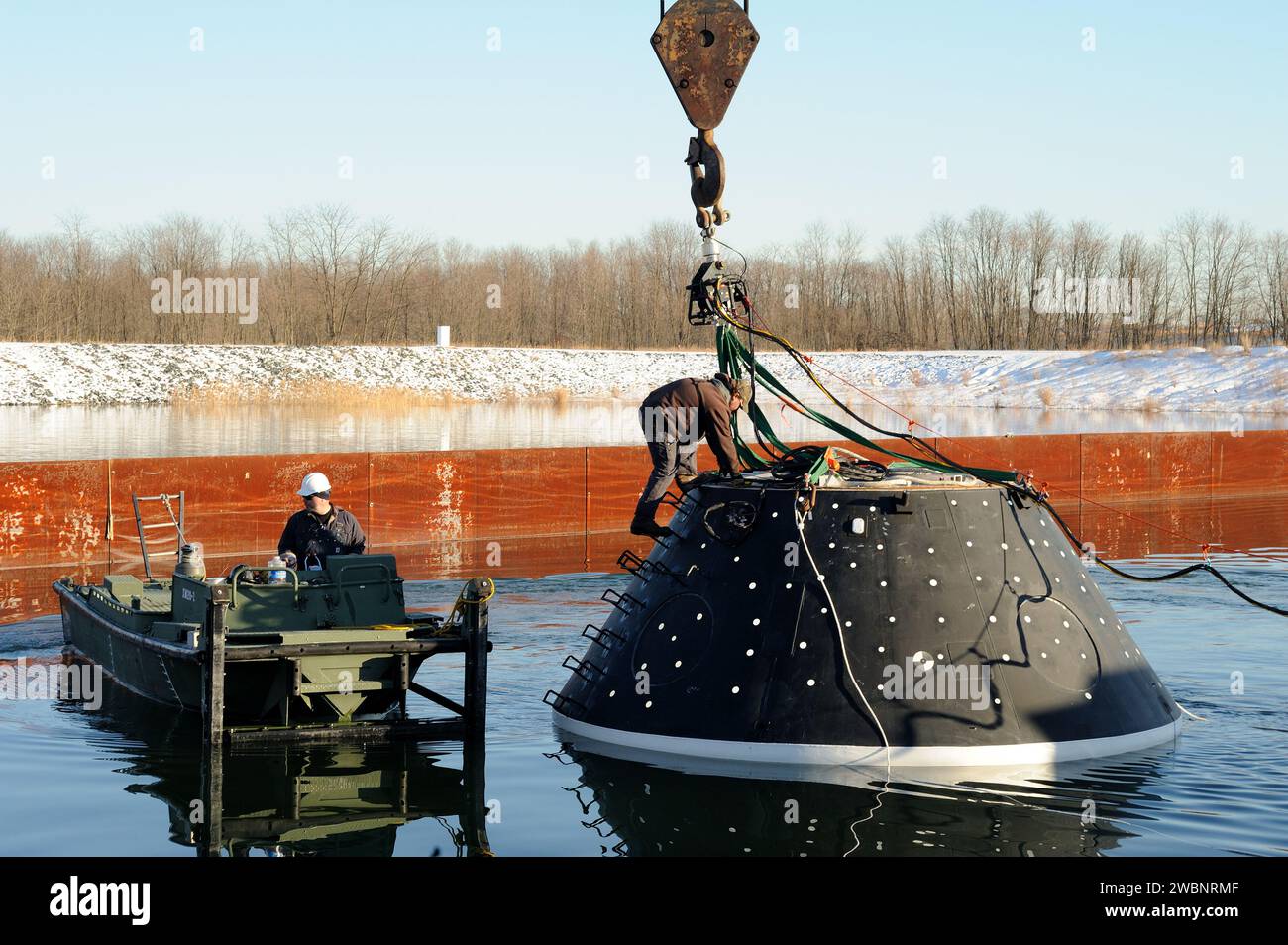 L'Aberdeen test Center nel Maryland ha condotto test CMWLMA per valutare le caratteristiche di atterraggio dell'acqua del modulo equipaggio e le prestazioni di sicurezza. Foto Stock