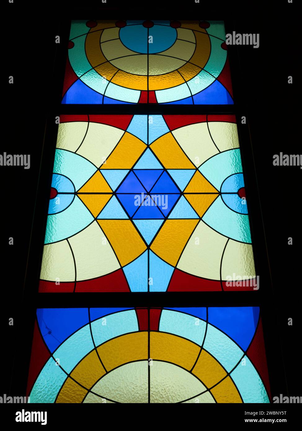 Sinagoga di Beit Shalom costruita nel 1935 in marmo Pentelic bianco, l'architettura è un austero stile revival greco; l'edificio è stato rinnovato nel 1975 Foto Stock