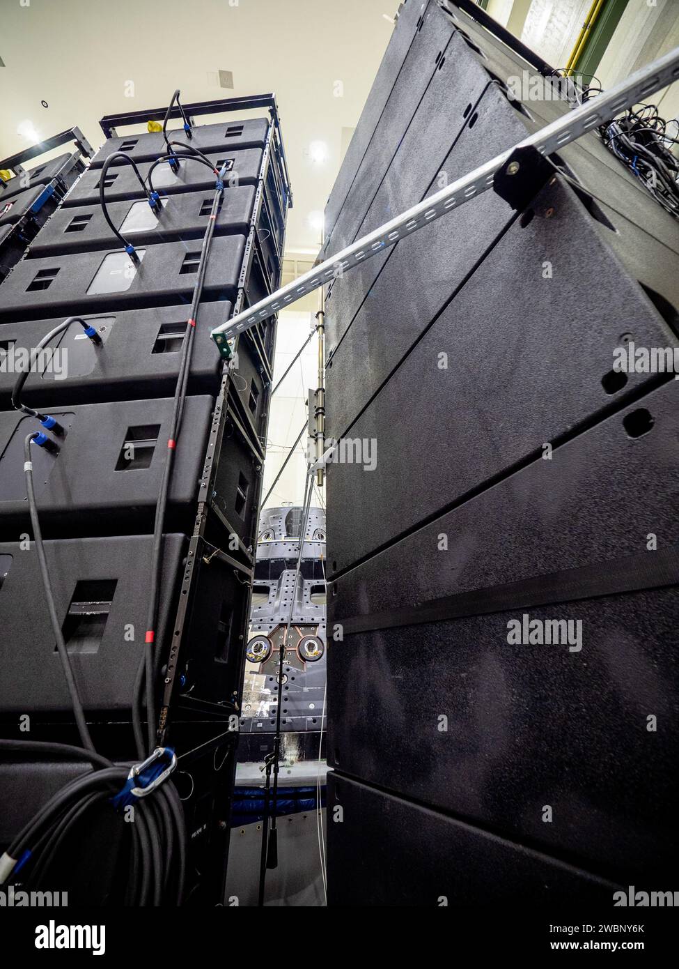 Il modulo equipaggio Artemis i di Orion è stato sottoposto al DFAT il 2 maggio 2019, per valutare le prestazioni e l’integrità strutturale dei veicoli spaziali ai massimi livelli di pressione sonora utilizzando sensori e estensimetri. Foto Stock