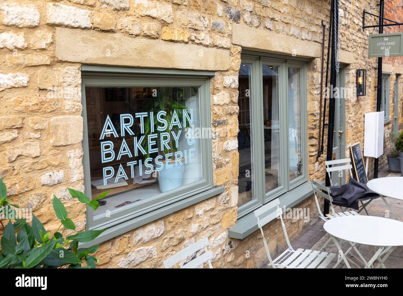 Riponi nel villaggio di Wold nelle cotswolds inglesi, pasticceria artigianale in Talbot Square, Gloucestershire, Inghilterra, Regno Unito, 2023 Foto Stock