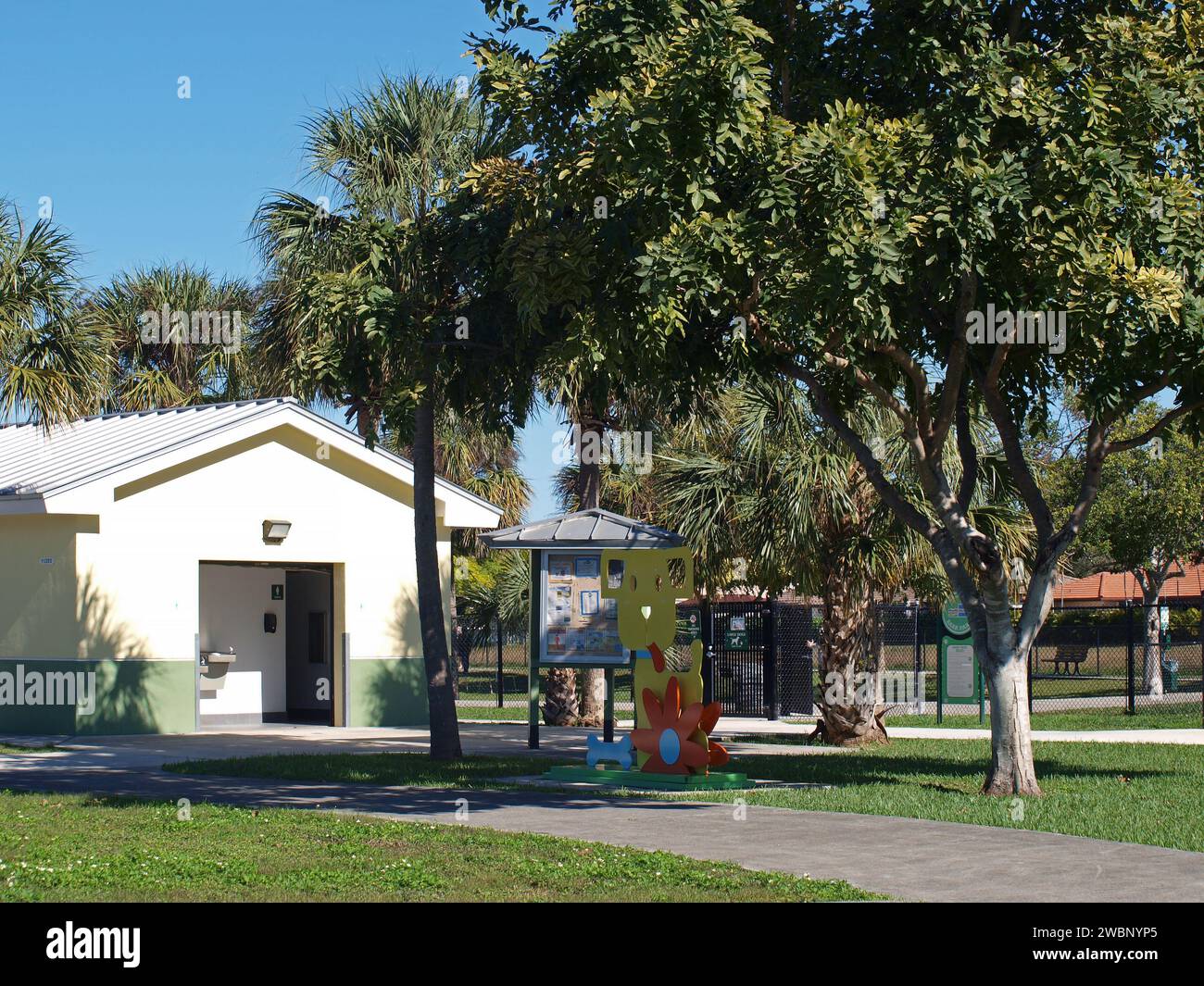 Miami, Florida, Stati Uniti - 31 dicembre 2023: Parco per cani Miami-Dade County a Kendall. Foto Stock