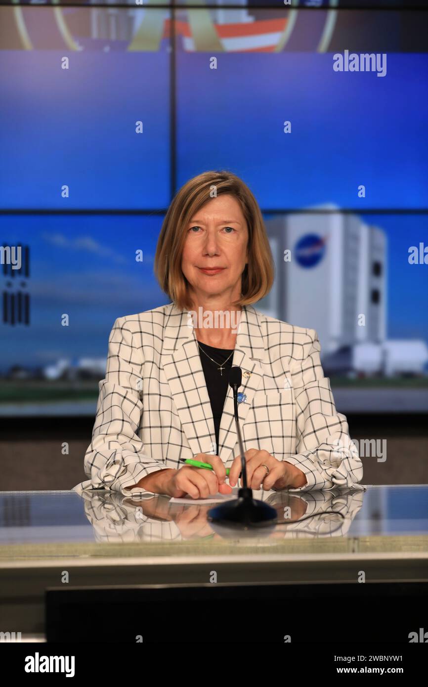 Kathy Lueders, amministratore associato, Human Exploration and Operations Mission Directorate, quartier generale della NASA, partecipa a un briefing pre-volo per la missione SpaceX Crew-1 della NASA il 29 settembre 2020. La missione SpaceX Crew-1 della NASA è il primo volo a rotazione dell'equipaggio di una navicella spaziale commerciale statunitense con astronauti verso la stazione spaziale Internazionale. La missione Crew-1 verrà lanciata dal Launch Complex 39A al Kennedy Space Center in Florida. Crew-1 fa parte del Commercial Crew Program della NASA, che ha restituito capacità di volo umano negli Stati Uniti Foto Stock