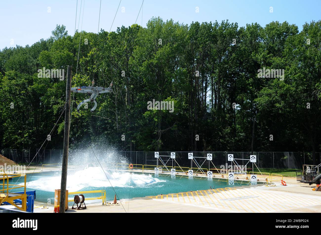 L'articolo di prova ORION SPLASH BTA è stato sottoposto a test di impatto sull'acqua presso il bacino di impatto Hydro per valutare la sicurezza dell'equipaggio e le prestazioni strutturali durante gli atterraggi. Foto Stock