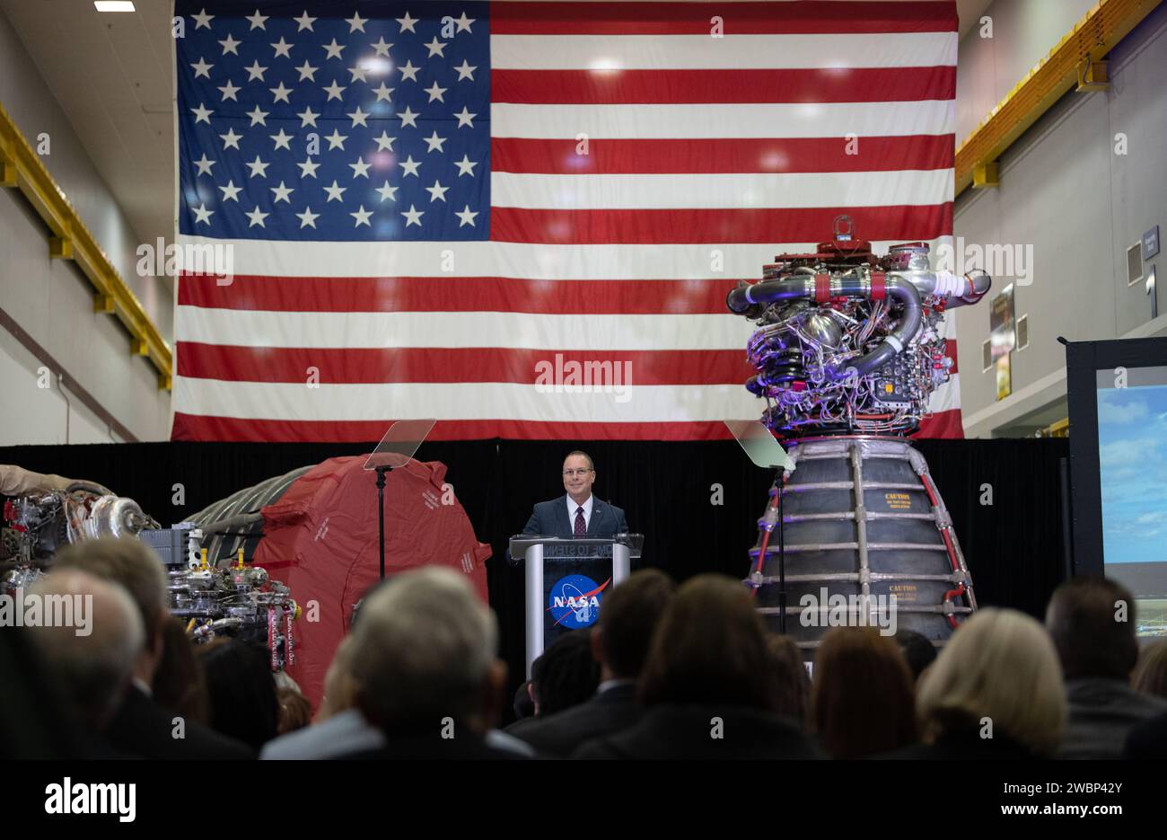 Richard Gilbrech, direttore dello Stennis Space Center della NASA, ha consegnato il discorso sullo stato della NASA il 10 febbraio 2020, presso la struttura di Aerojet Rocketdyne vicino a Bay St. Louis, Mississippi. Foto Stock