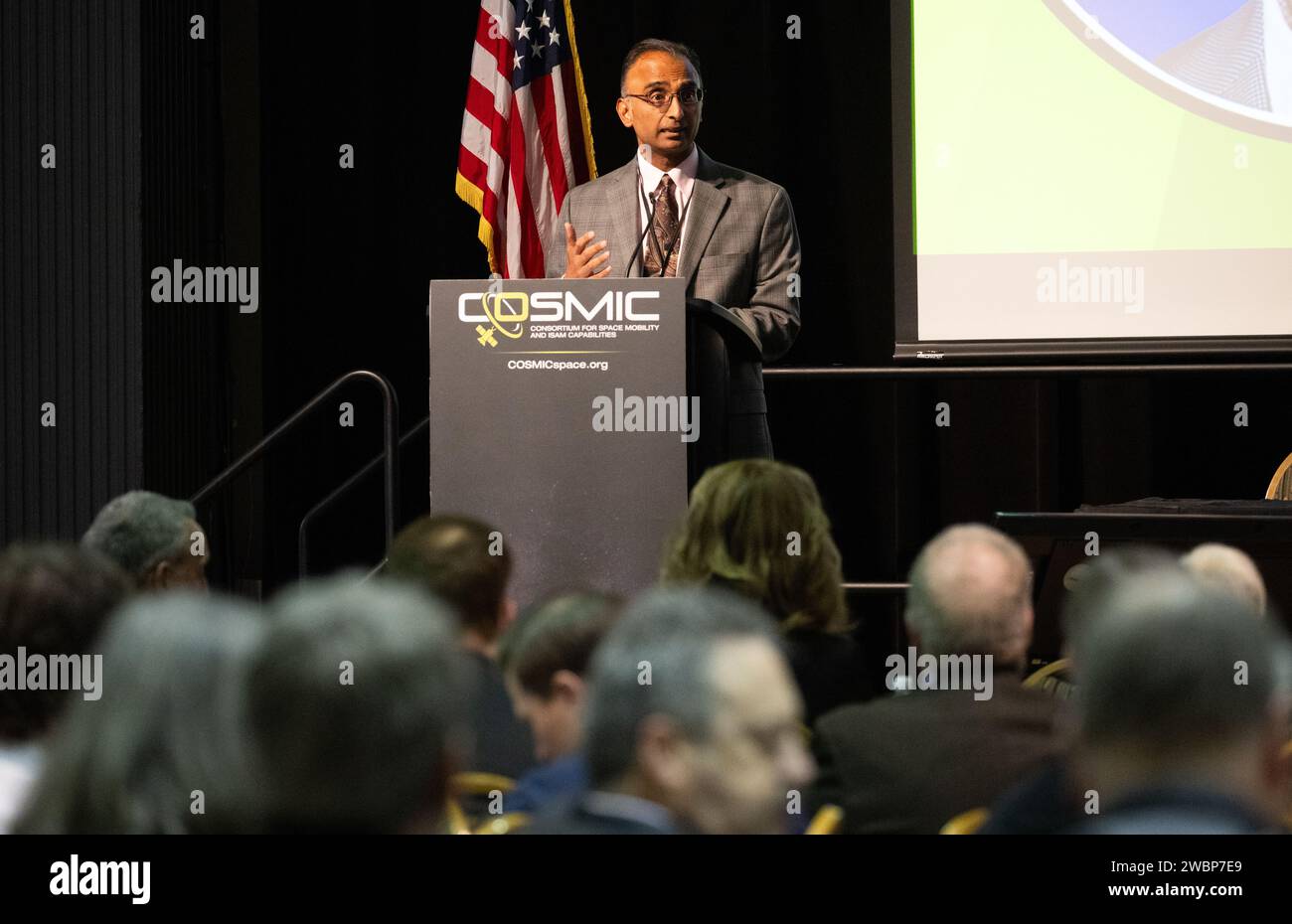 Prasun Desai, amministratore associato facente funzione per la Space Technology Mission Directorate della NASA, ha presentato osservazioni al workshop COSMICO del 7 novembre 2023 presso l'Università del Maryland. COSMIC è un programma per promuovere la mobilità spaziale e le capacità di servizio, assemblaggio e produzione nello spazio (ISAM) per orbita terrestre, orbita lunare, spazio profondo e superfici planetarie, finanziato e supportato dal Space Technology Mission Directorate della NASA. Foto Stock
