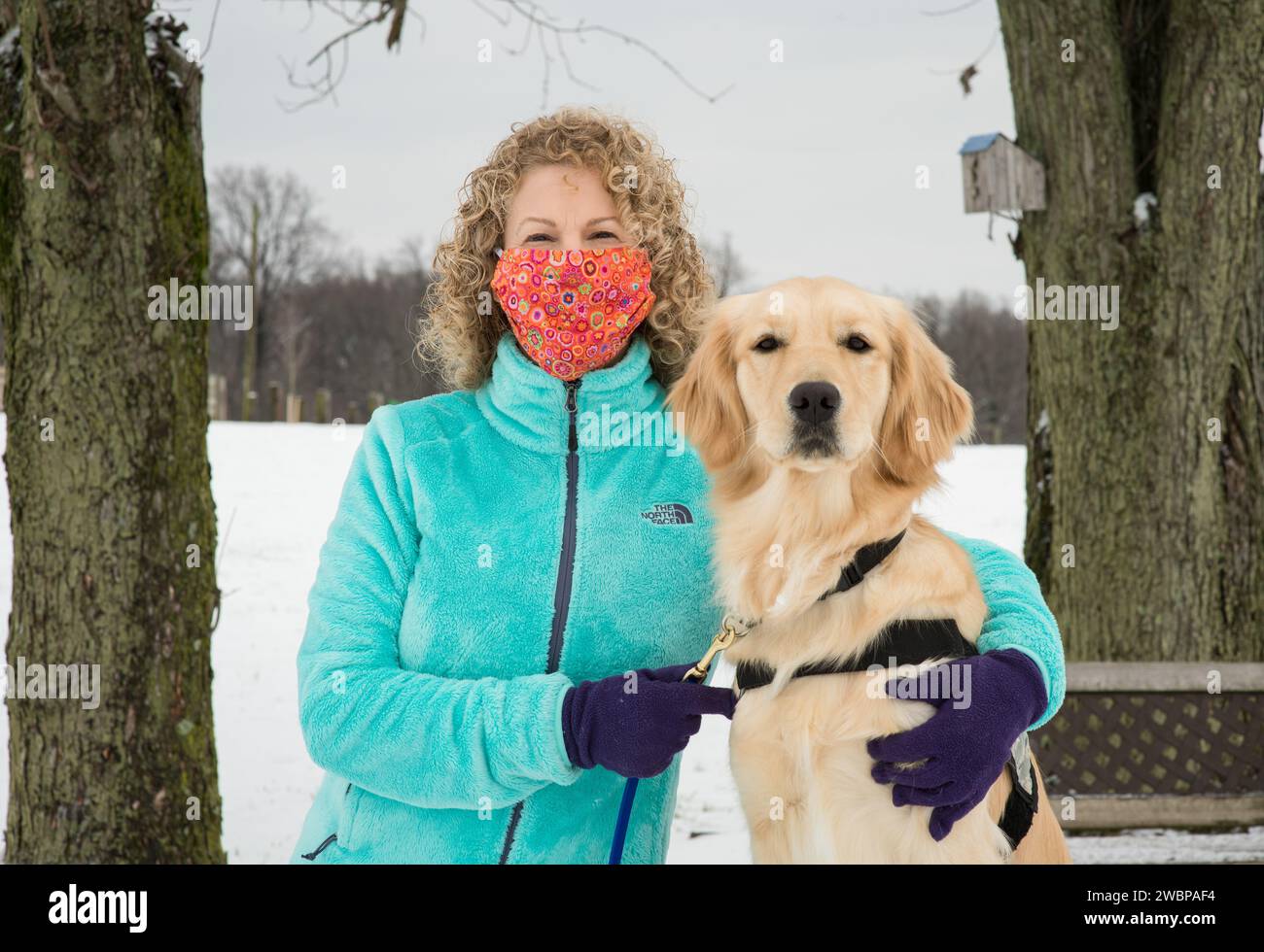 L'individuo ha combinato il lavoro professionale presso NOAA e Ball Aerospace con l'addestramento volontario dei cani, gestendo entrambe le responsabilità contemporaneamente come parte dello sviluppo professionale e personale. Foto Stock