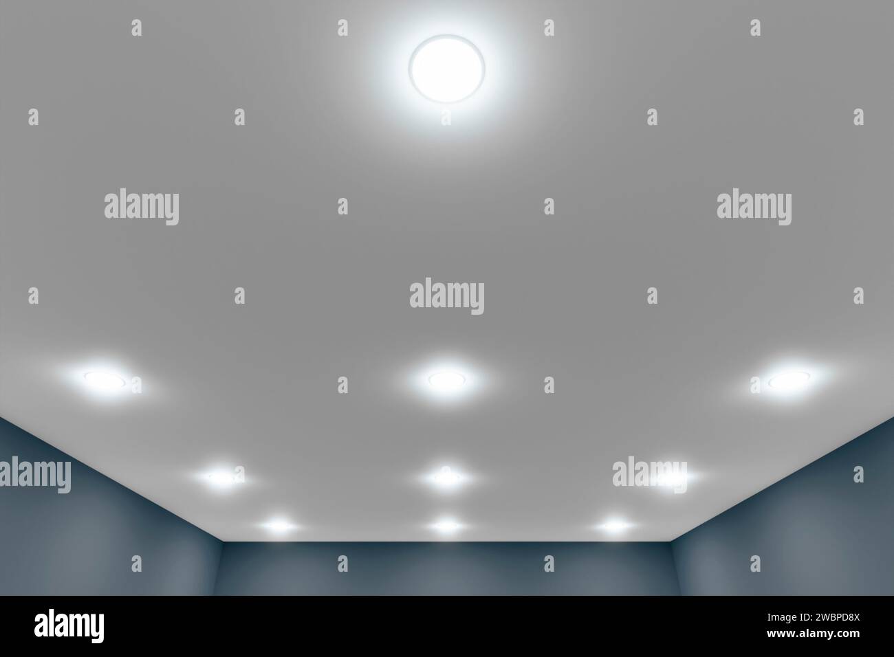 Plafoniera incassata in un soffitto bianco stretch. Foto Stock