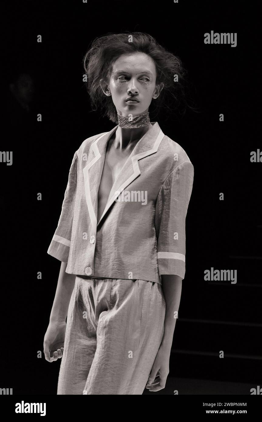 CHADDI by Chad Nguyen al Raffles International Showcase - Resort 2016/2017 MBFWA Foto Stock