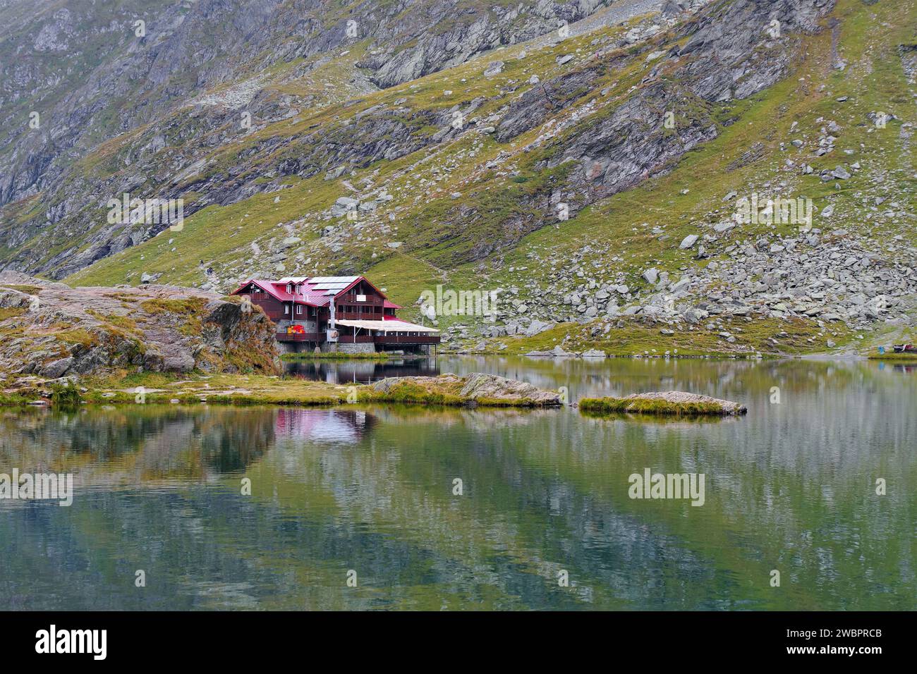 Lago Balea nei Carpazi sulla Transfagarasan Road, Romania Foto Stock