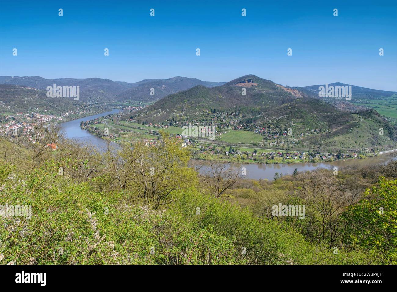 Primavera a porta Bohemica, fiume Elba in Boemia, altopiani della Boemia centrale Foto Stock