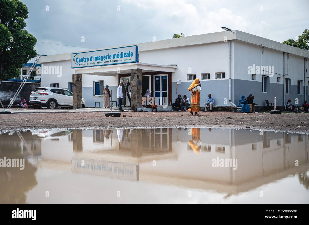 Moroni. 11 gennaio 2024. Questa foto scattata l'11 gennaio 2024 mostra una vista dell'ospedale El-Maarouf di Moroni, capitale delle Comore. L'equipe medica della regione autonoma del Guangxi Zhuang del sud della Cina è arrivata nelle Comore nel 2022, fornendo servizi medici per i pazienti locali e la formazione per i medici locali. Crediti: Wang Guansen/Xinhua/Alamy Live News Foto Stock