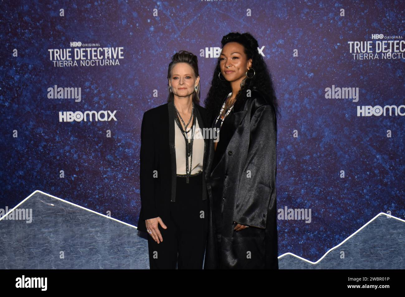 Città del Messico, Messico. 11 gennaio 2024. L'attrice americana Jodie Foster e il pugile e l'attrice Kali Reis stanno assistendo al tappeto blu per la premiere della serie televisiva di HBO 'True Detective: Night Country' alla Cineteca Nacional di città del Messico, Messico, l'11 gennaio 2023. (Foto di Carlos Tischler/Eyepix Group) (foto di Eyepix/NurPhoto) credito: NurPhoto SRL/Alamy Live News Foto Stock