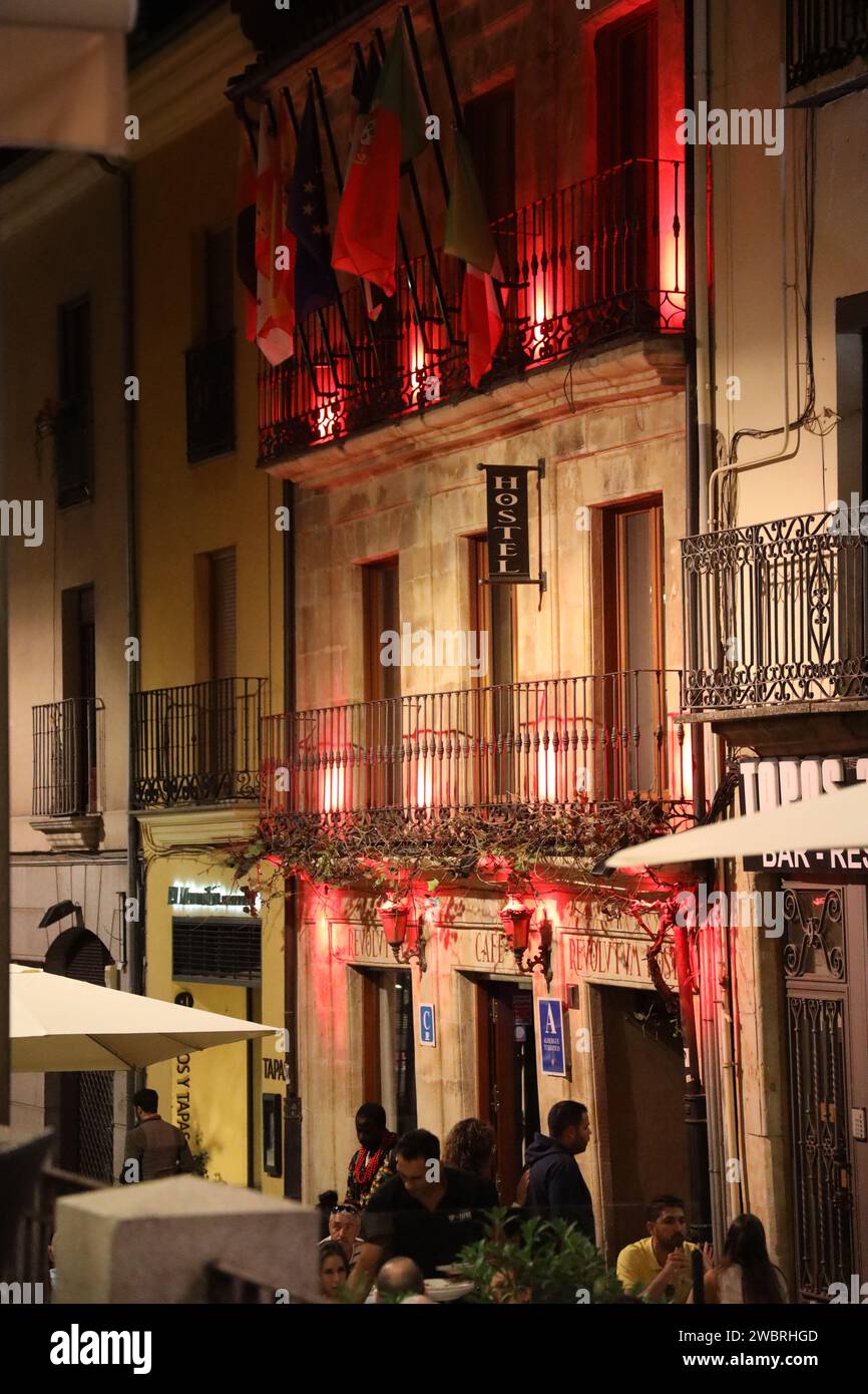 Salamanca, la città d'oro. Bar, caffè, ostelli e ristoranti. Vita notturna nella città universitaria, dichiarata Patrimonio dell'Umanità dall'UNESCO. Scena di strada. Foto Stock
