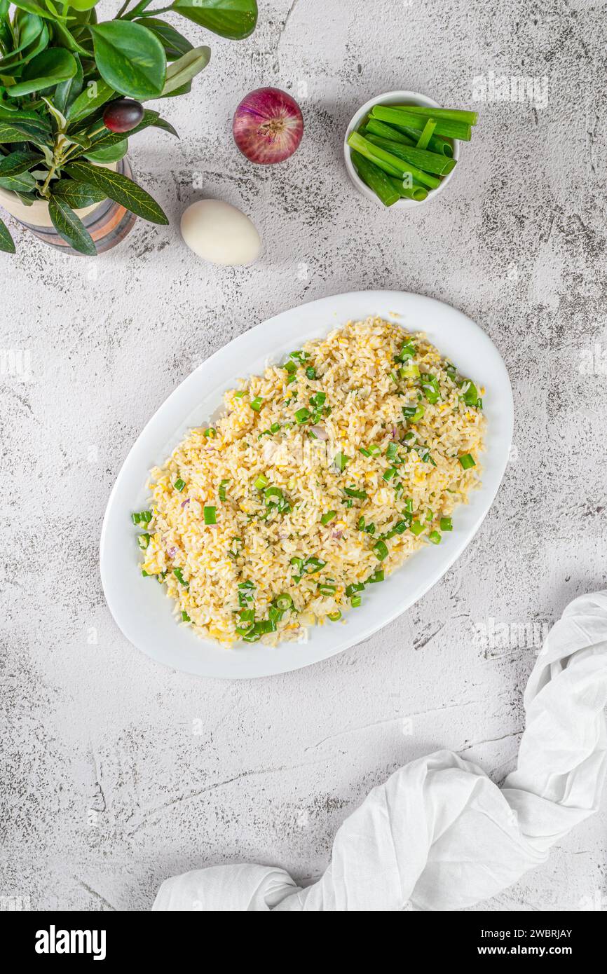 Riso fritto con cipolline d'uovo Foto Stock