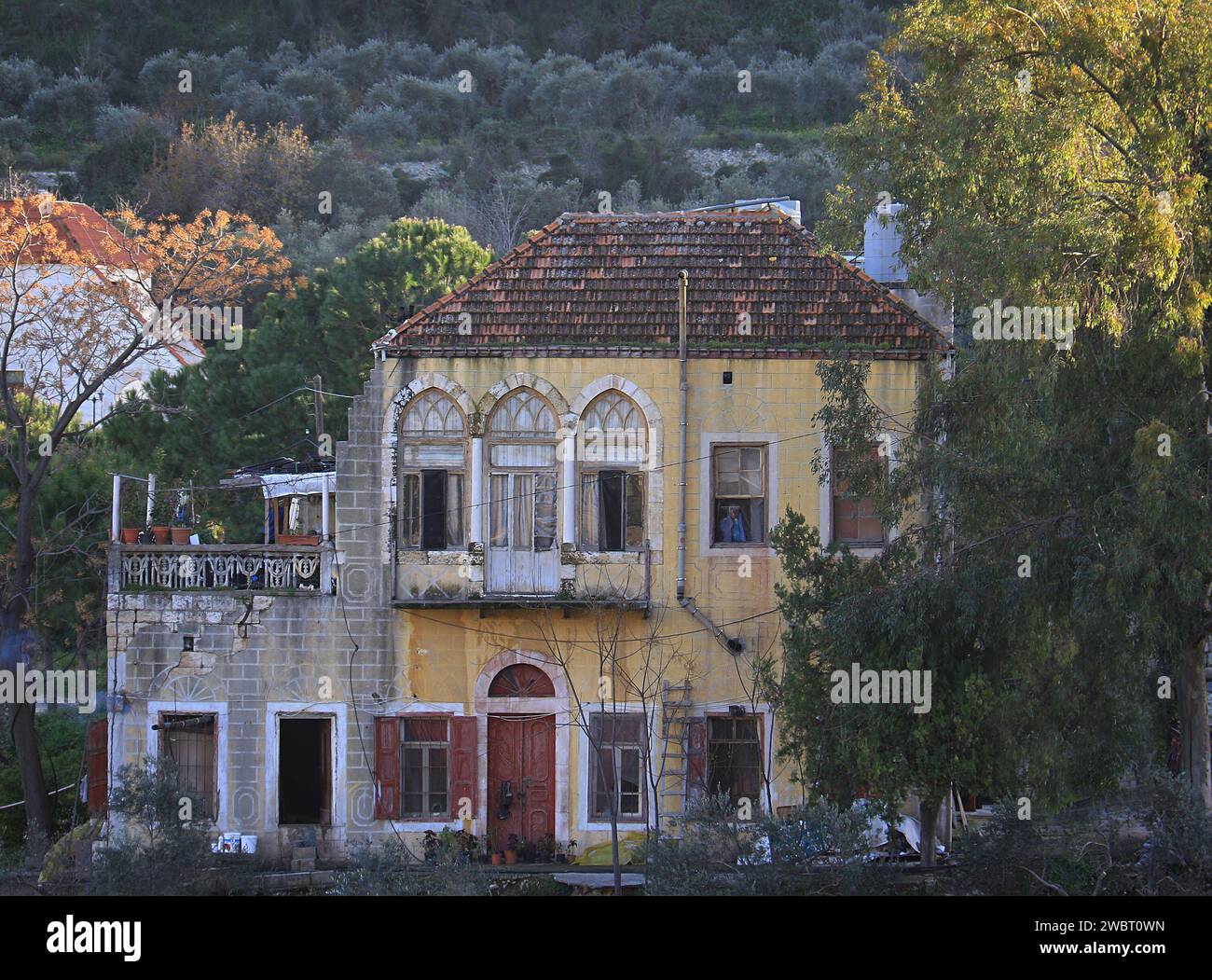 Una tradizionale casa libanese, ancora abitata. Foto Stock